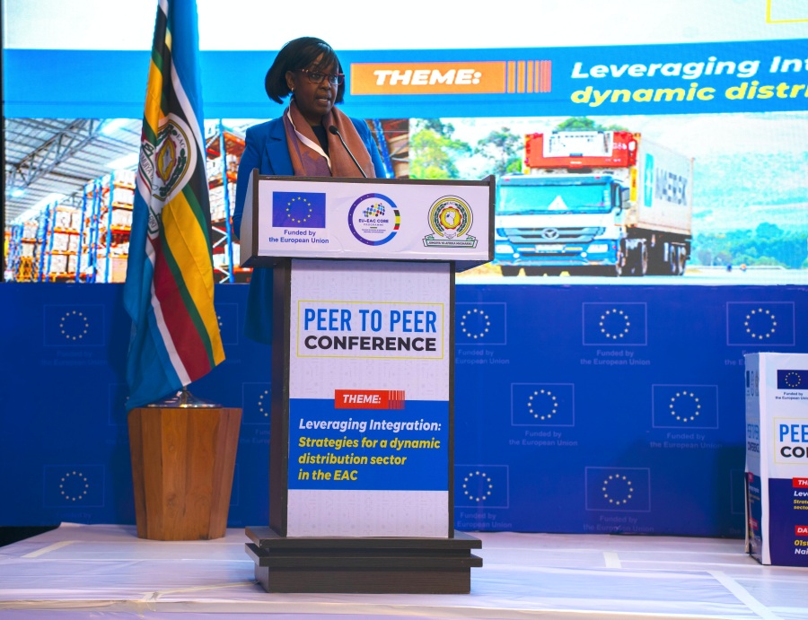 Mme Elizabeth Miguda, directrice adjointe et responsable du commerce régional au Département d'État du commerce du Kenya, prononçant le discours d'ouverture.