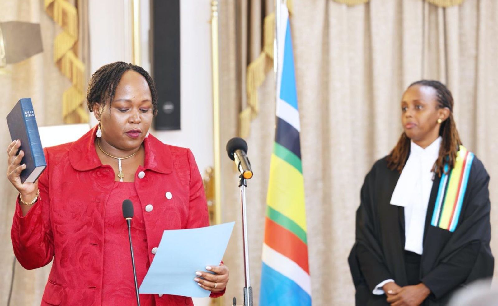 The new EAC Secretary General, Ms. Veronica Mueni Nduva (left), takes the oath of office at State House, Juba, South Sudan. Looking on is the Registrar of the East African Court of Justice, Her Worship Christine Mutimura-Wekesa